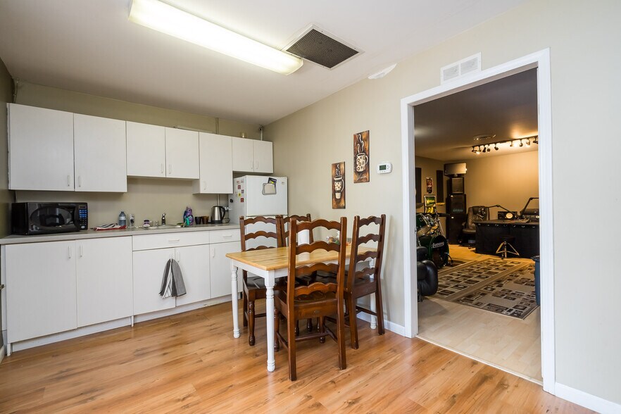 More Photos Of 13761 116 Ave, Surrey Flex For Lease