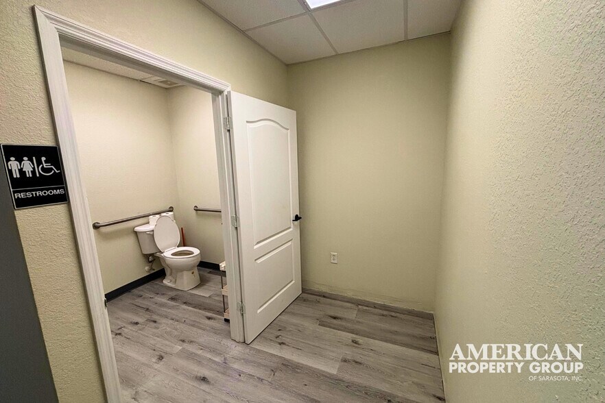 More Photos Of 2695 Tamiami Trl, Port Charlotte Storefront For Lease