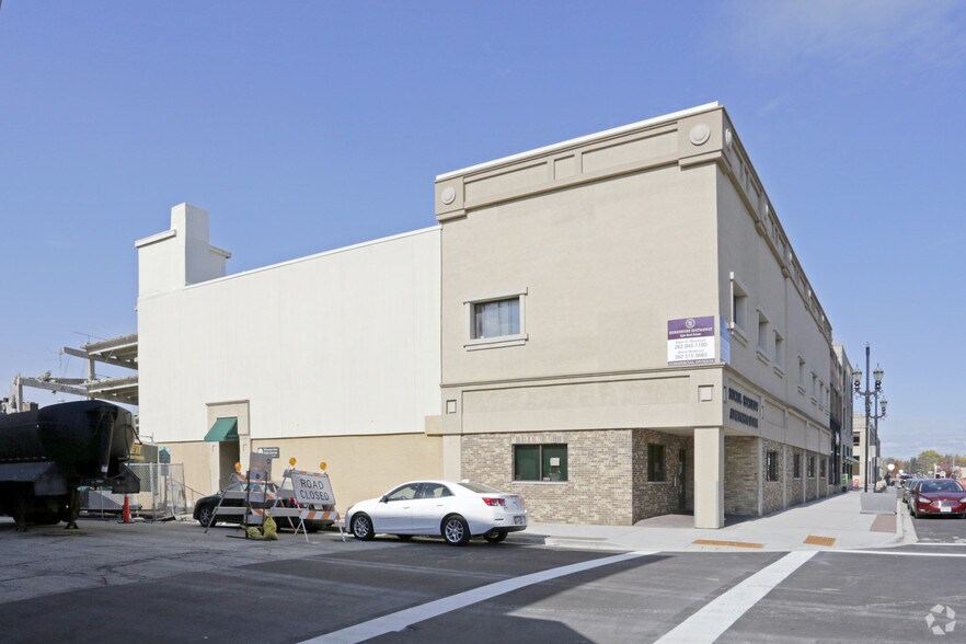 More Photos Of 5618-5624 6th Ave, Kenosha Office For Lease