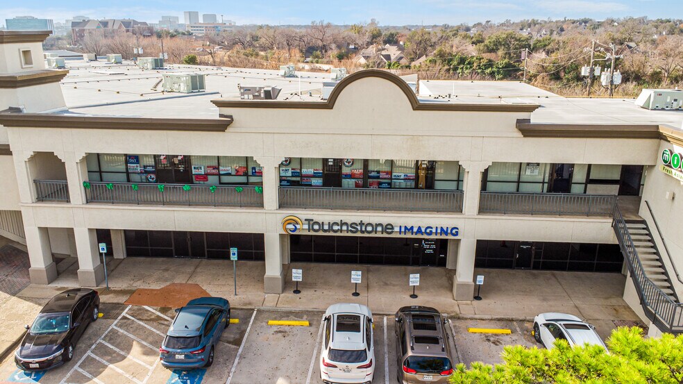 More Photos Of 11613-11617 N Central Expy, Dallas Unknown For Lease