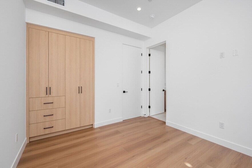 More Photos Of 726 Robinson St, Los Angeles Apartments For Sale