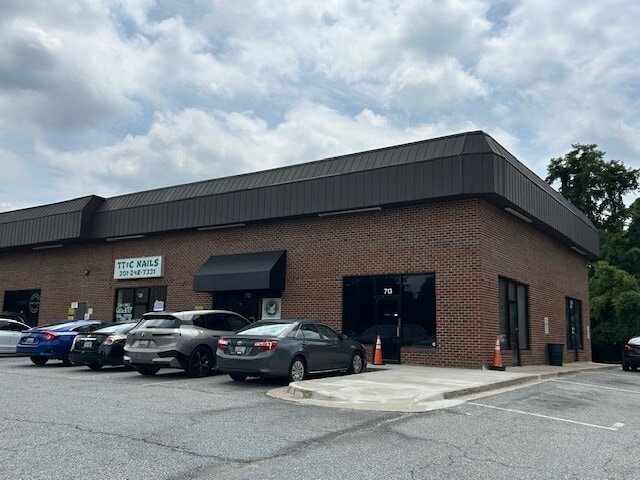 More Photos Of 713-741 Cady Dr, Fort Washington Storefront Retail Office For Lease