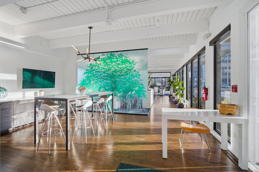 More Photos Of 836 Skokie Blvd, Northbrook Office For Sale