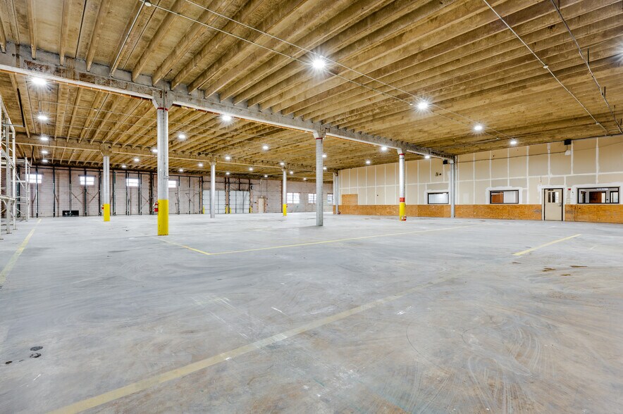 More Photos Of 8408 Chancellor Row, Dallas Warehouse For Sale