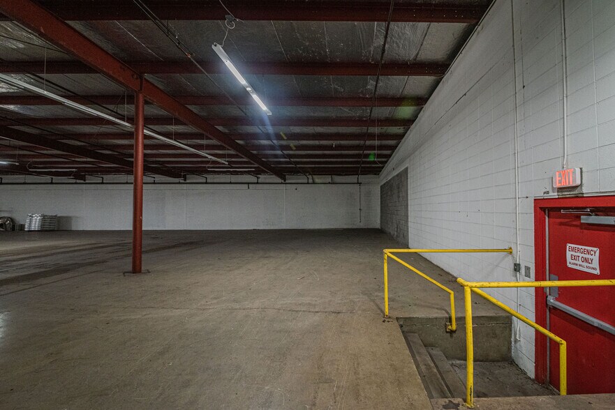 More Photos Of 322 N 3rd St, Paducah Warehouse For Lease