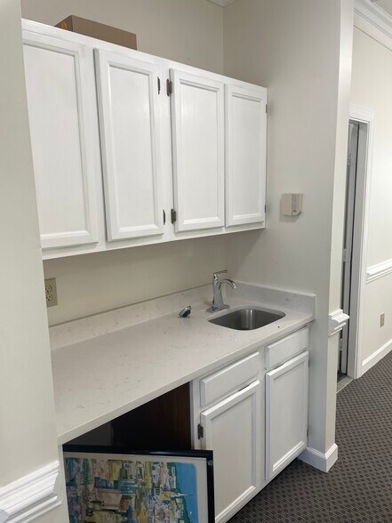 More Photos Of 1344-1346 Ashley Sq, Winston-Salem Office Residential For Lease