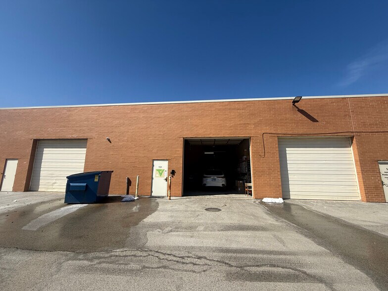 More Photos Of 141-161 Covington Dr, Bloomingdale Light Manufacturing For Lease