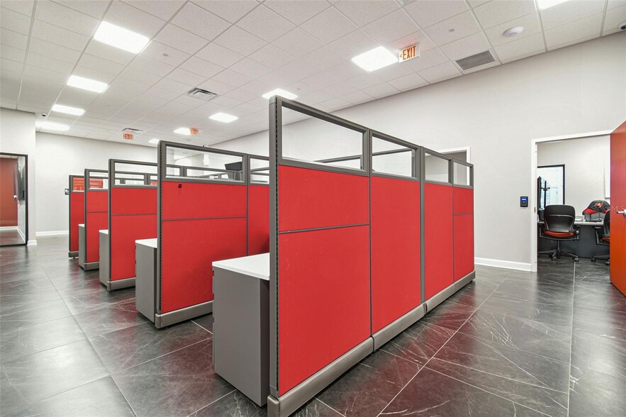 More Photos Of 13908 Monroes Business Park, Tampa Office Residential For Sale