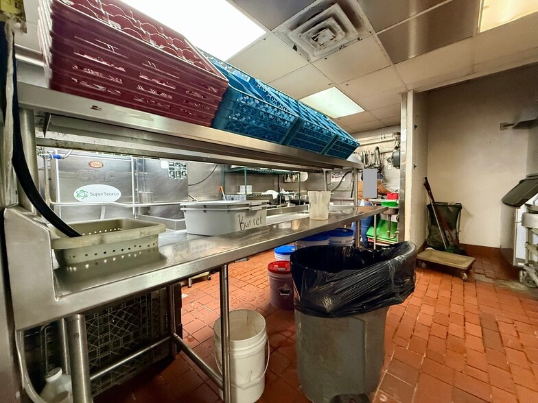 More Photos Of 6365 Peachtree Industrial Blvd, Atlanta Restaurant For Sale