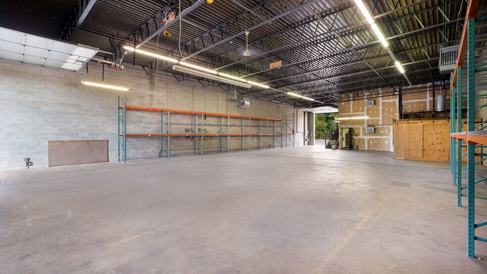 More Photos Of 4726 Blakiston St, Philadelphia Distribution For Sale