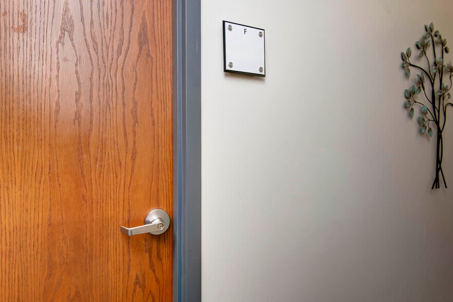 More Photos Of 1420-1426 E Bradford Pky, Springfield Medical For Lease