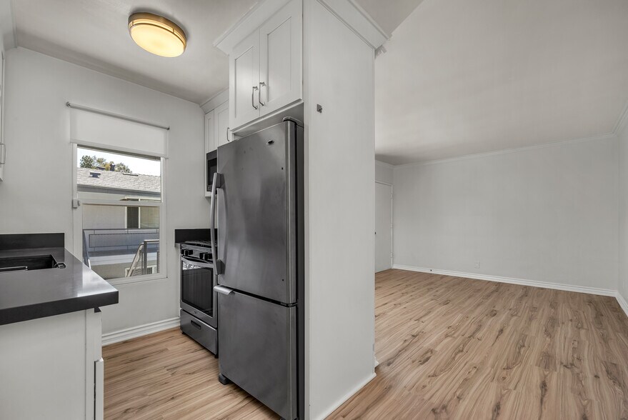 More Photos Of 13000 Valleyheart Dr, Studio City Apartments For Sale
