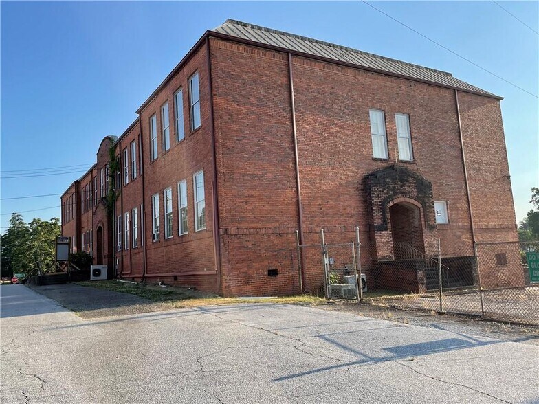 More Photos Of 201 N College St, Walhalla Specialty For Sale