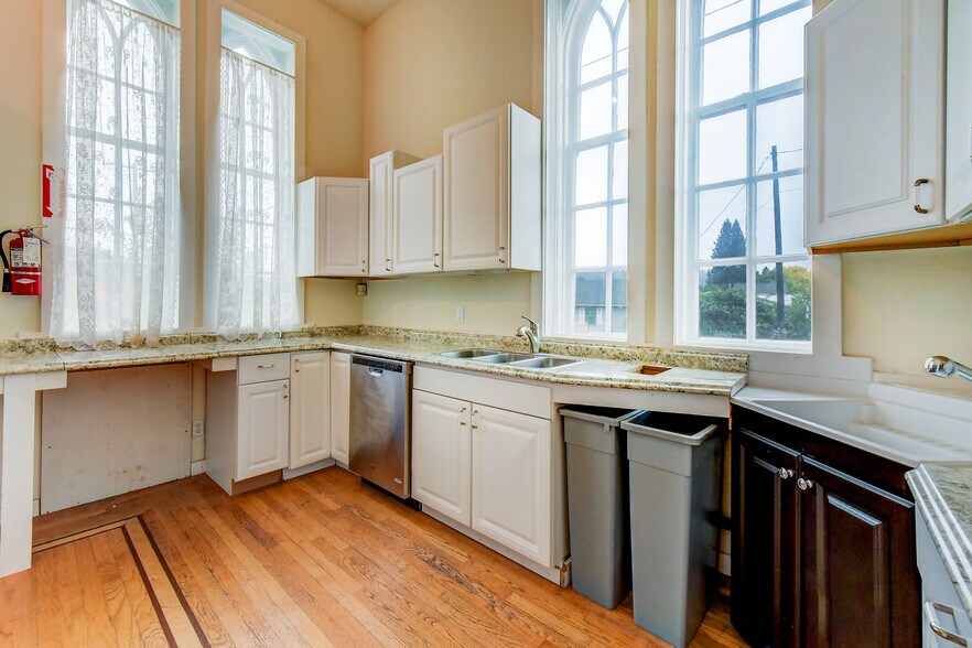 More Photos Of 1313 Washington St, Sumner Religious Facility For Sale