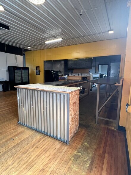 More Photos Of 720 S Broadway St, Greensburg Restaurant For Sale
