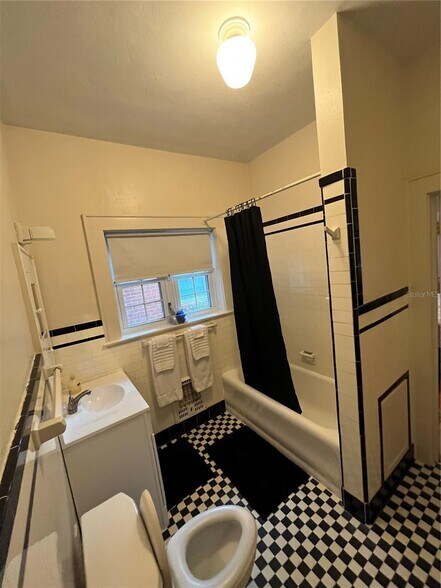 More Photos Of 1200 W Lake Otis Dr Se, Winter Haven Specialty For Sale