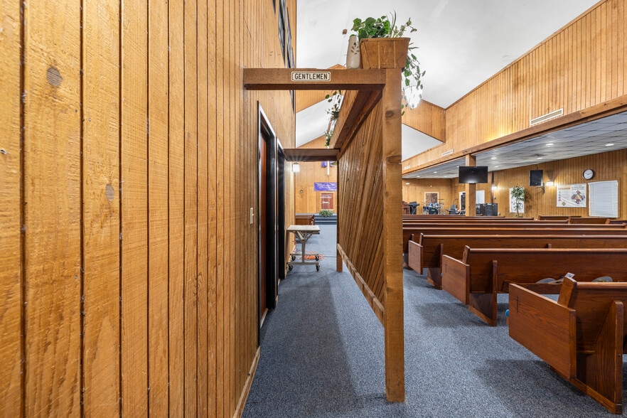 More Photos Of 10511 Main St, Thonotosassa Religious Facility For Sale