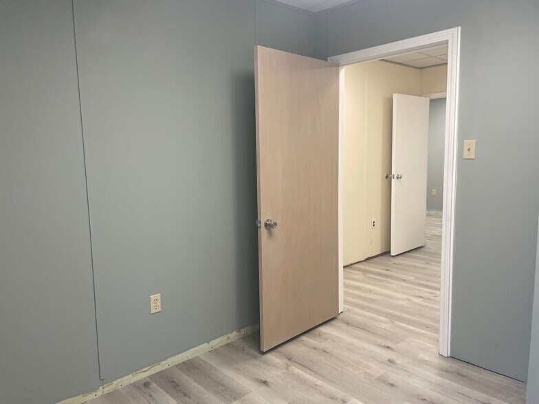 More Photos Of 346 Freeport Rd, New Kensington Medical For Lease