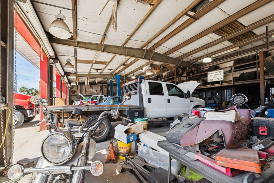 More Photos Of 1220 W 19th St, Panama City Auto Repair For Sale