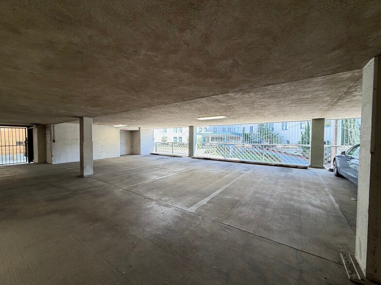 More Photos Of 400 30th St, Oakland Medical For Lease