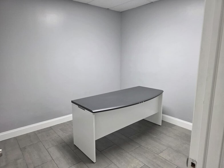 More Photos Of 2333 N State Road 7, Margate Medical For Lease