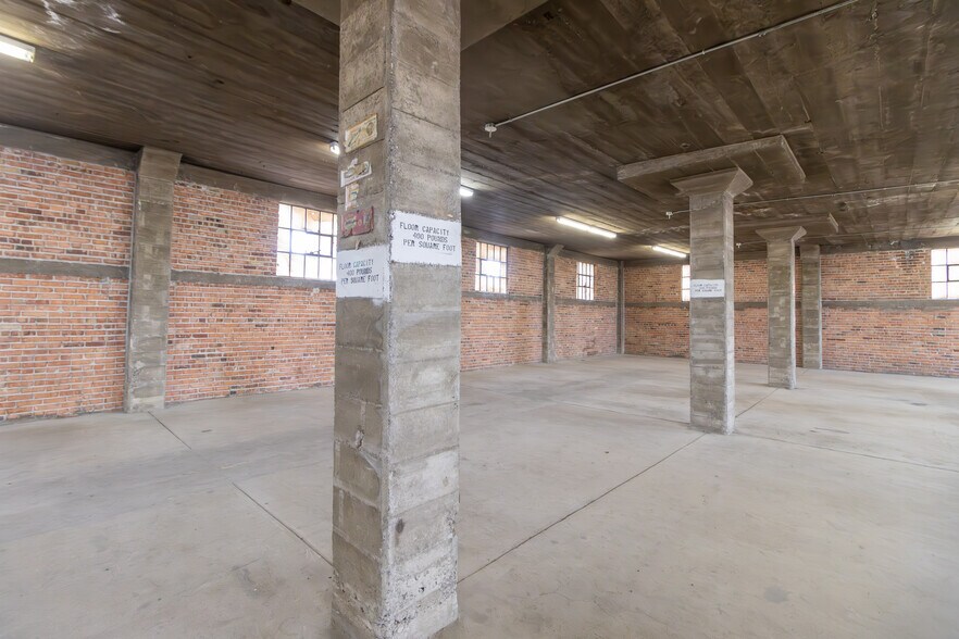 More Photos Of 902 S 1st Ave, Pocatello Distribution For Lease