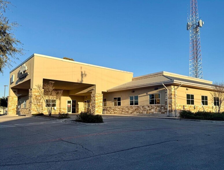 More Photos Of 6700 Randolph Blvd, San Antonio Medical For Lease