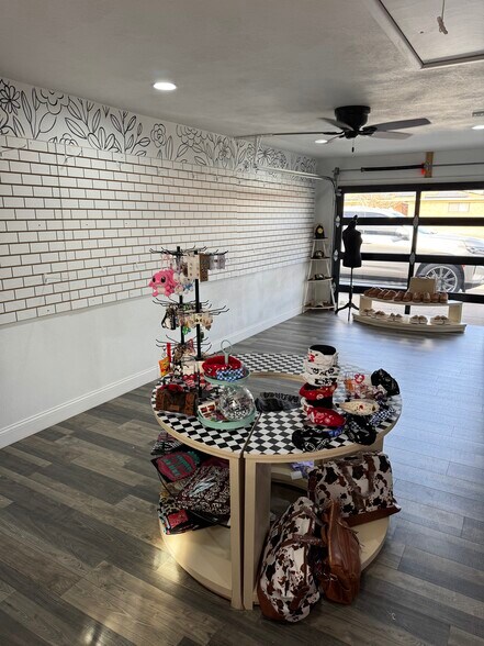More Photos Of 2404 Oakwood Dr, Odessa Storefront For Sale