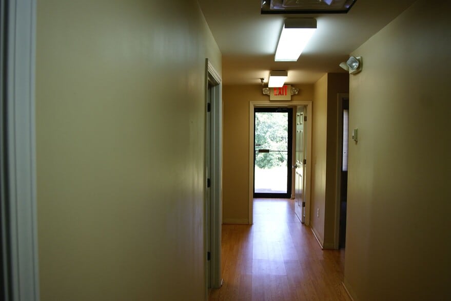 More Photos Of 3331 Box Dr, Dalton Manufacturing For Lease