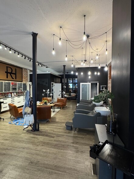 More Photos Of 108-110 E Main St, Columbus Storefront Retail Office For Sale