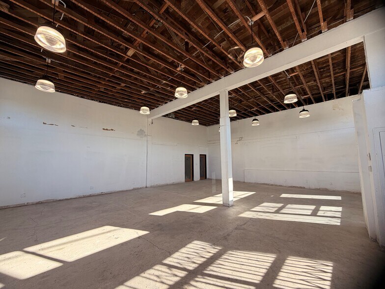More Photos Of 700 N Heliotrope Dr, Los Angeles Storefront For Lease