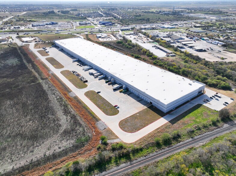 More Photos Of 175 Southwestern Ave, New Braunfels Warehouse For Lease