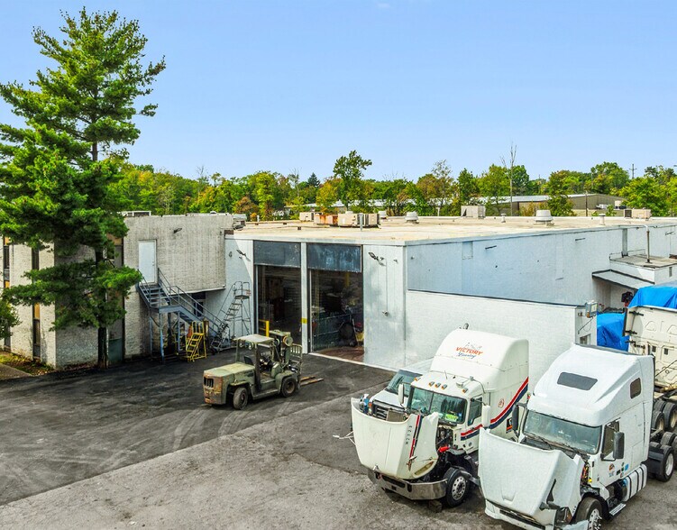 More Photos Of 76 National Rd, Edison Warehouse For Lease
