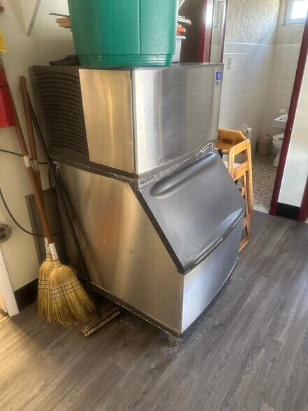 More Photos Of 189 E Lancaster Ave, Malvern Restaurant For Lease