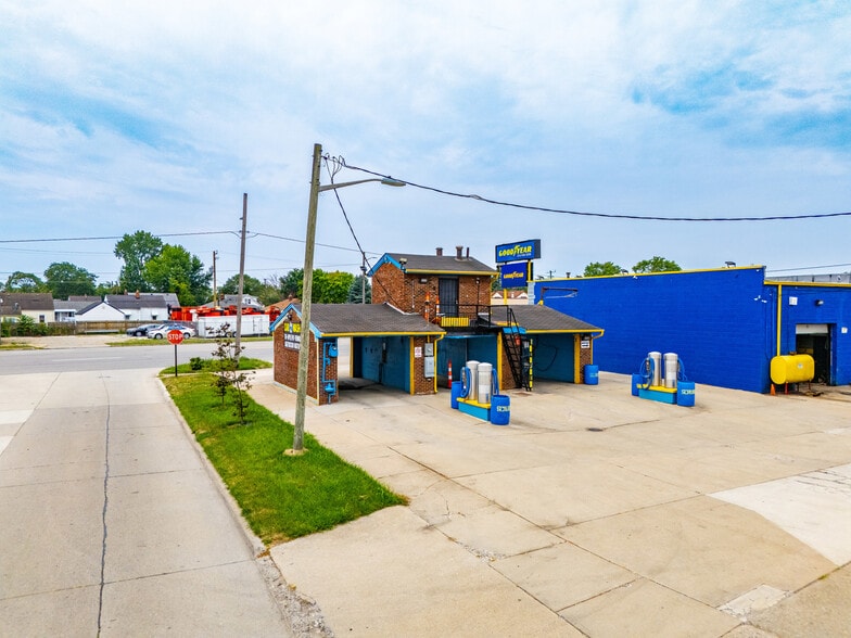 More Photos Of 636 Southfield Rd, Lincoln Park Carwash For Sale