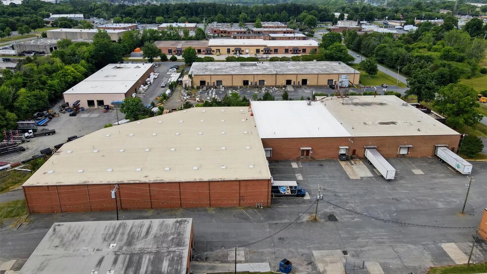 More Photos Of 10901 Carpet St, Charlotte Warehouse For Sale