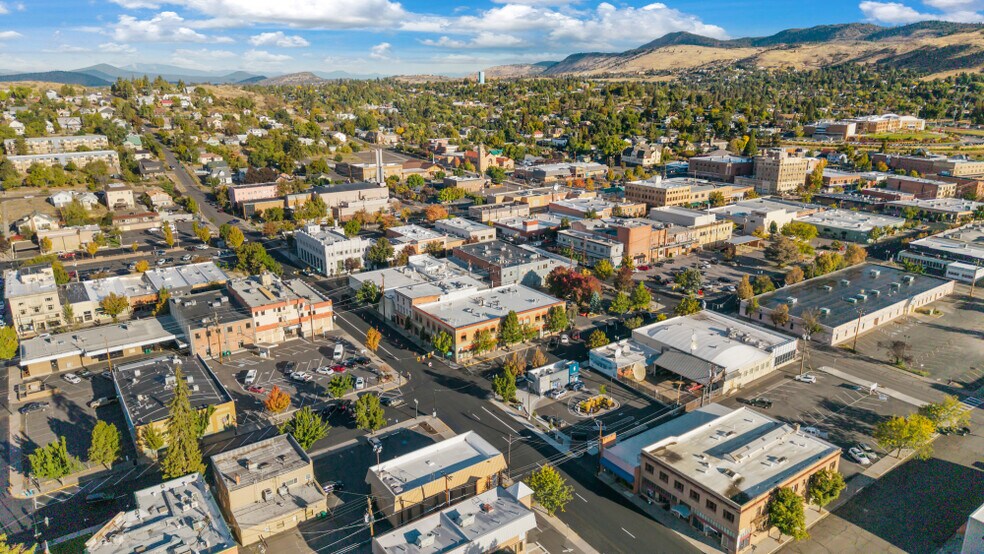 More Photos Of 125 S 6th St, Klamath Falls Flex For Sale