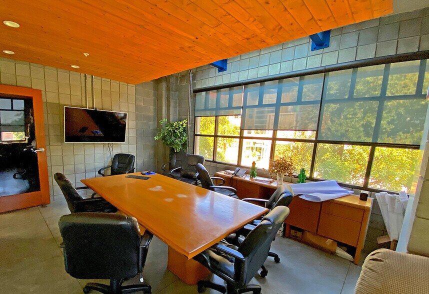 More Photos Of 751 N Fair Oaks Ave, Pasadena Office For Lease