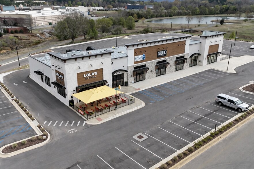 More Photos Of 2626 Carl T Jones SE Dr, Huntsville Restaurant For Lease