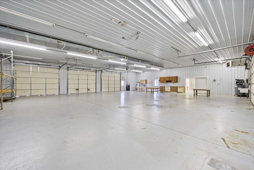 More Photos Of 1811 Alpine Dr, Clarksville Light Manufacturing For Lease