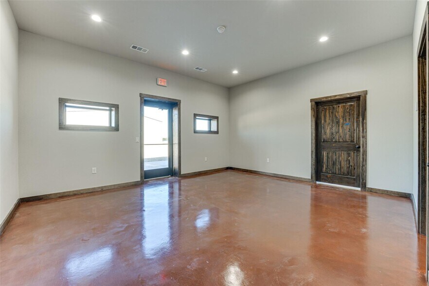 More Photos Of 3406 Interstate 30 W, Caddo Mills Flex For Lease