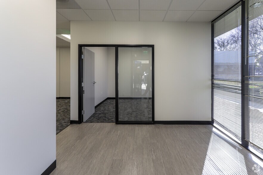 More Photos Of 720 E Carnegie Dr, San Bernardino Light Distribution For Lease