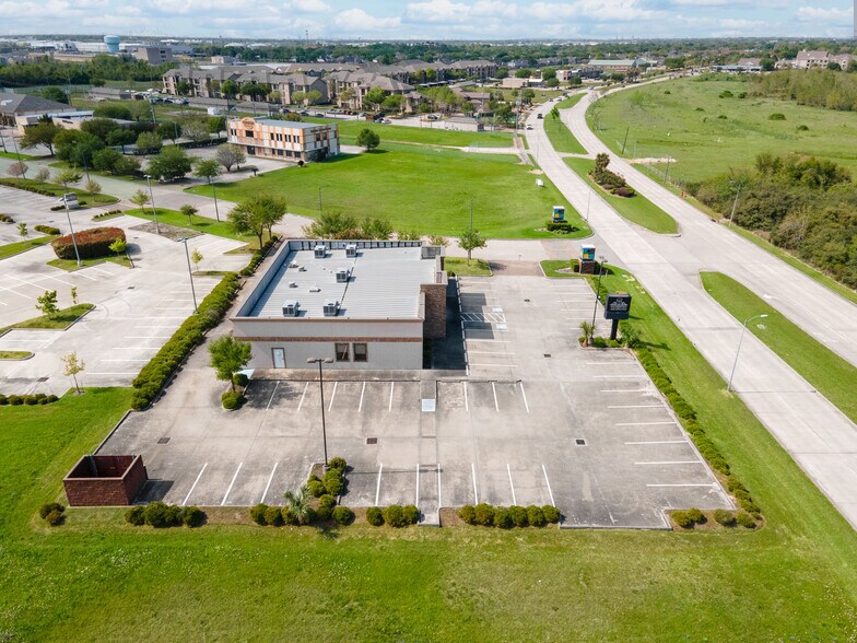 More Photos Of 11464 Space Center Blvd, Houston Freestanding For Lease