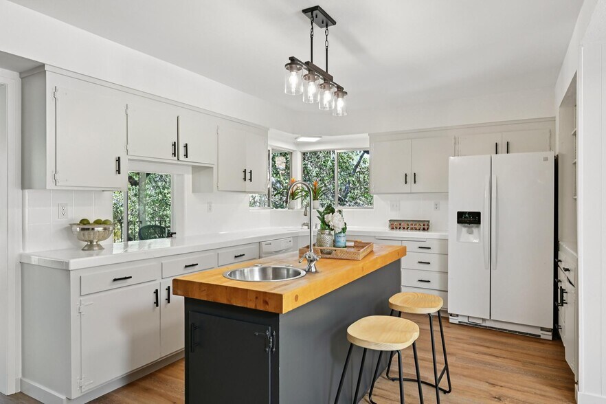 More Photos Of 135 Spring Grove Ave, San Rafael Multifamily For Sale