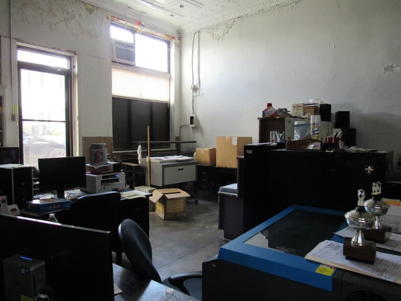 More Photos Of 702-704 E Davis St, Burlington Storefront For Sale