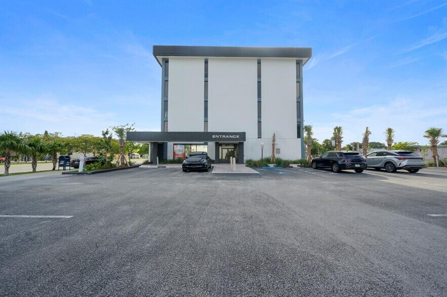 More Photos Of 2131 Hollywood Blvd, Hollywood Office Residential For Lease