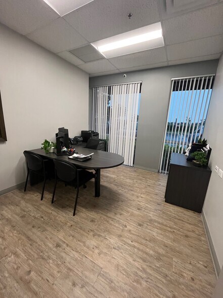 More Photos Of 3740 W 104th St, Hialeah Distribution For Lease