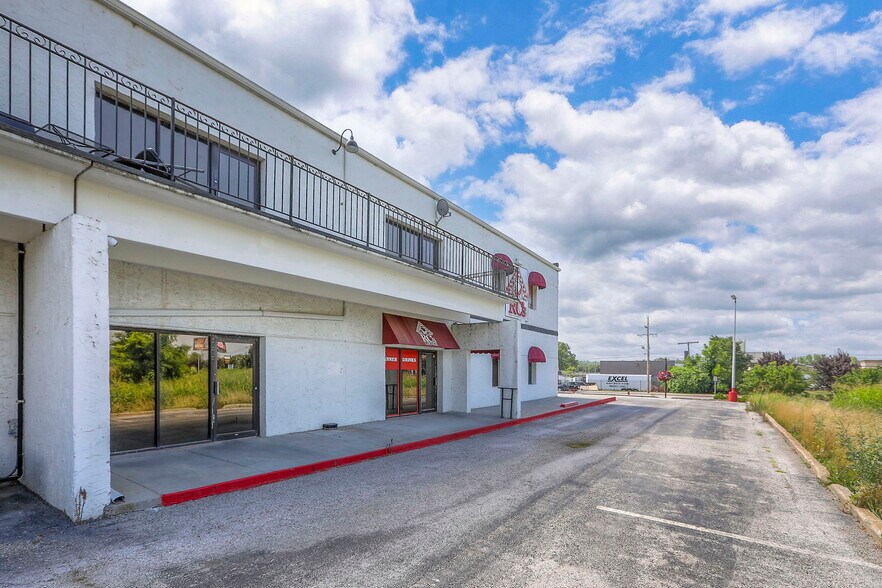 More Photos Of 330 E 135th St, Kansas City Restaurant For Sale