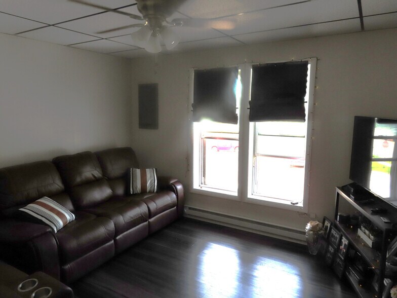 More Photos Of 275 Main St, Saegertown Storefront Retail Residential For Sale