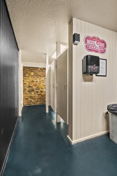 More Photos Of 5200 Doniphan Dr, El Paso Bar For Sale